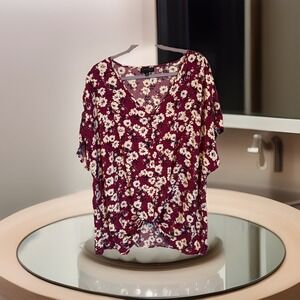 Cameo Appearance Women's Plus Sz2X Blouse/Burgundy White Floral Print – Knot Hem